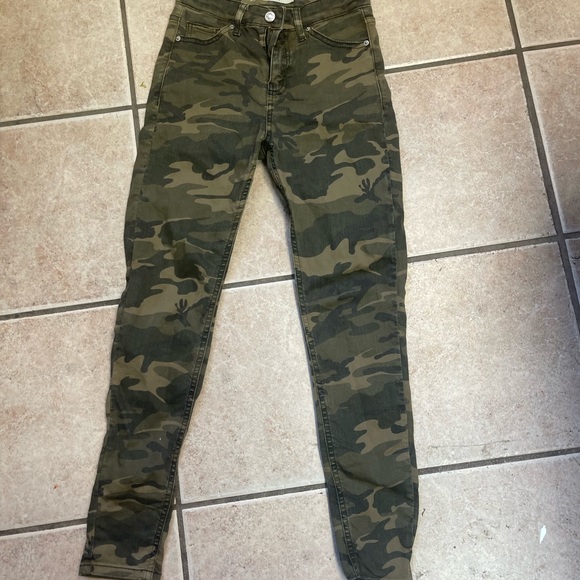 Topshop Pants - Topshop Moto Camouflage High Rise Skinny Stretch Pants